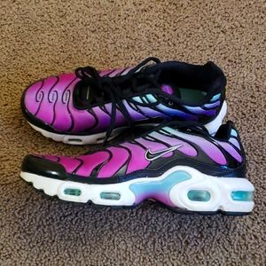 Girls nike air max size 3.5y purple and blue